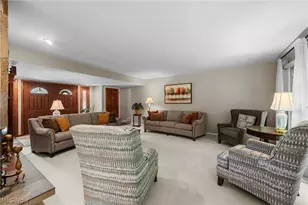 3270 Harris Rd, Grandview Heights, OH 44147 - Photo 9