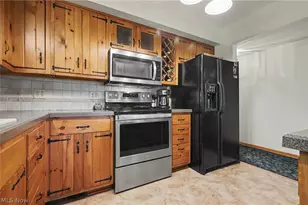 2216 N Medina Line Rd, Akron, OH 44333 - Photo 15