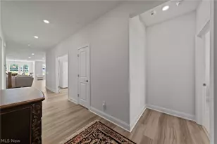 8259 Brookview Ln, Mentor, OH 44060 - Photo 9