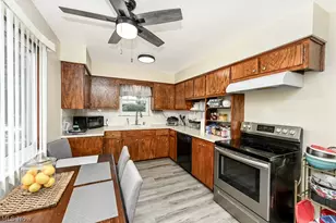51 Devonshire Dr, Akron, OH 44312 - Photo 3