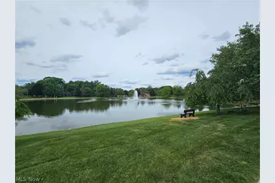 8605 Scenicview Drive #203, Grandview Heights, OH 44147 - Photo 3