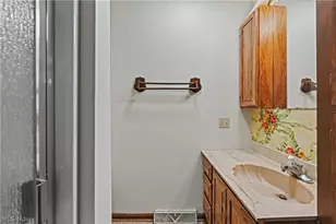 1740 W Comet Rd, New Franklin, OH 44216 - Photo 11