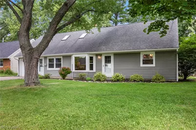 4905 Pinewood Drive, Sheffield Lake, OH 44054 - Photo 3