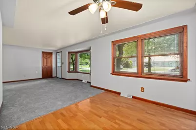 4905 Pinewood Drive, Sheffield Lake, OH 44054 - Photo 5