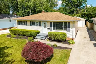 319 Erieview Blvd, Sheffield Lake, OH 44054 - Photo 3