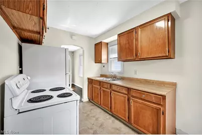 18401 Parkmount Avenue, Loveland, OH 44135 - Photo 5