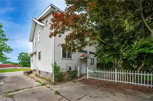 825 Dan St, Akron, OH 44310 - Photo 39