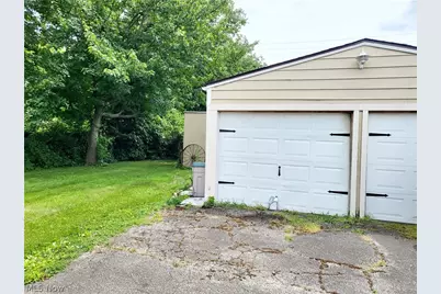 2874 Grant Street, Lorain, OH 44052 - Photo 5