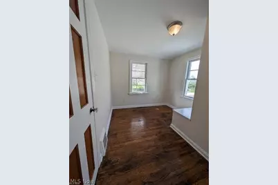 18707 Shawnee Avenue, Loveland, OH 44119 - Photo 5