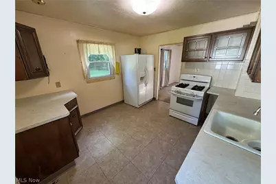766 Valdes Avenue, Akron, OH 44320 - Photo 7