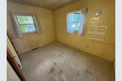 766 Valdes Avenue, Akron, OH 44320 - Photo 9