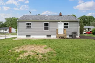 146 Greeley Ln, Youngstown, OH 44505 - Photo 3