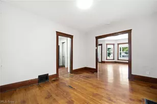 433 3rd St, Elyria, OH 44035 - Photo 5
