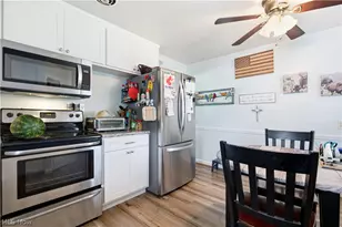 2212 Larchmont Dr, Wickliffe, OH 44092 - Photo 3