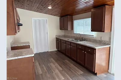 656 Hazelwood Avenue, Vermilion, OH 44089 - Photo 7