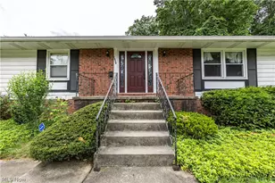 1538 Bonita Dr, Akron, OH 44313 - Photo 3