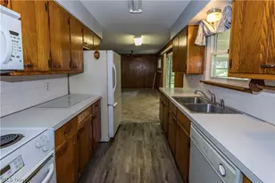 1538 Bonita Dr, Akron, OH 44313 - Photo 9