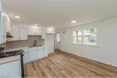 1218 W 44th Street, Lorain, OH 44053 - Photo 5