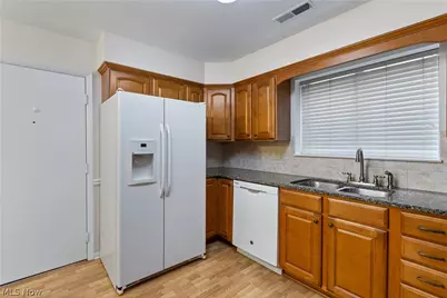 1935 Brookwood Drive, Akron, OH 44313 - Photo 15