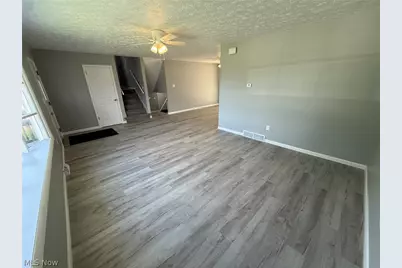 220 W 11th Street, Uhrichsville, OH 44683 - Photo 5