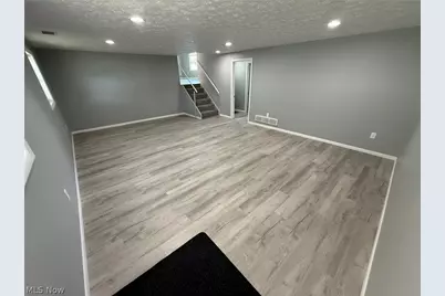 220 W 11th Street, Uhrichsville, OH 44683 - Photo 19