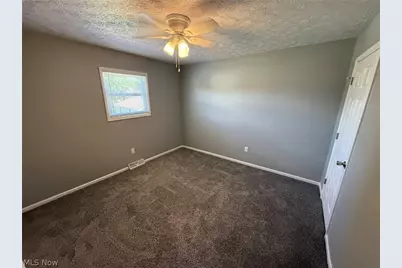 220 W 11th Street, Uhrichsville, OH 44683 - Photo 37
