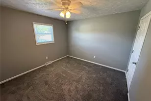 220 W 11th St, Uhrichsville, OH 44683 - Photo 37