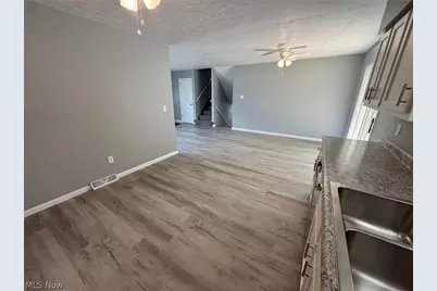 220 W 11th Street, Uhrichsville, OH 44683 - Photo 11