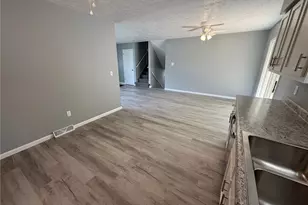 220 W 11th St, Uhrichsville, OH 44683 - Photo 11