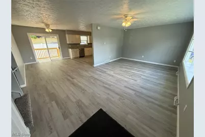 220 W 11th Street, Uhrichsville, OH 44683 - Photo 3