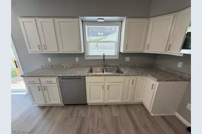 220 W 11th Street, Uhrichsville, OH 44683 - Photo 9