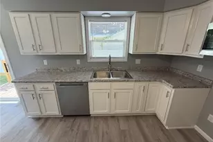 220 W 11th St, Uhrichsville, OH 44683 - Photo 9
