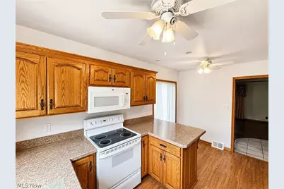 1359 W Sprague Road, Grandview Heights, OH 44147 - Photo 7