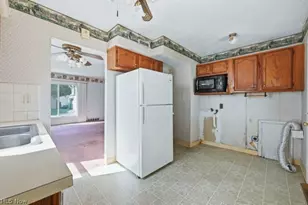 29940 Phillips Ave, Wickliffe, OH 44092 - Photo 15