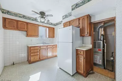 29940 Phillips Avenue, Wickliffe, OH 44092 - Photo 17