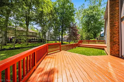 5513 Pheasants Walk Drive, North Olmsted, OH 44070 - Photo 9