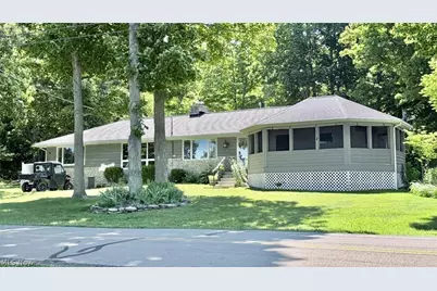 1036 W Lakeshore Drive, Kelleys Island, OH 43438 - Photo 1