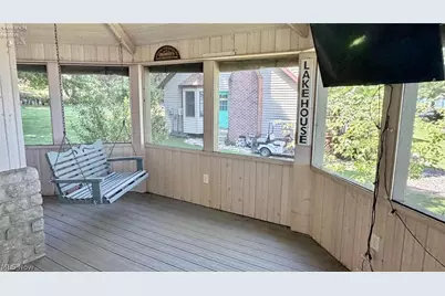1036 W Lakeshore Drive, Kelleys Island, OH 43438 - Photo 9