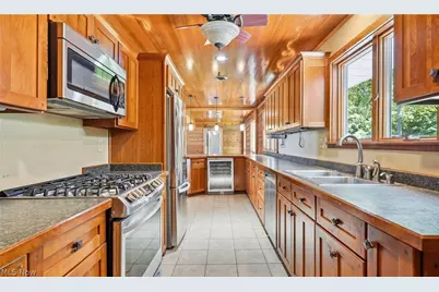 1036 W Lakeshore Drive, Kelleys Island, OH 43438 - Photo 11