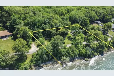1036 W Lakeshore Drive, Kelleys Island, OH 43438 - Photo 9