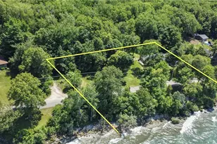 1036 W Lakeshore Dr, Kelleys Island, OH 43438 - Photo 9