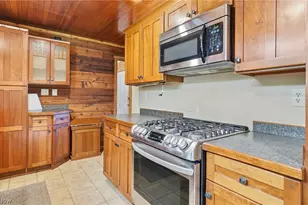 1036 W Lakeshore Dr, Kelleys Island, OH 43438 - Photo 17