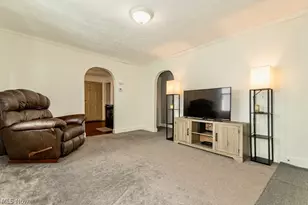 979 Mohegan Trl, Willoughby, OH 44094 - Photo 9