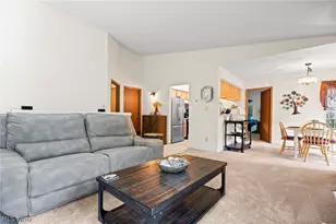 2002 Stoney Run Cir, Grandview Heights, OH 44147 - Photo 3