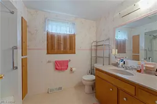 680 Forest-Ridge Dr, Youngstown, OH 44512 - Photo 29