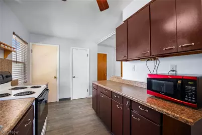 130 Roger Avenue, Bellevue, OH 44811 - Photo 9