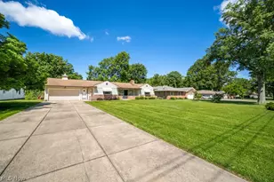 7988 Wright Rd, Grandview Heights, OH 44147 - Photo 3