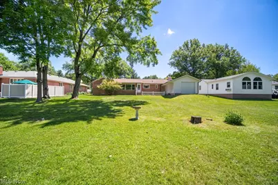 7988 Wright Road, Grandview Heights, OH 44147 - Photo 5