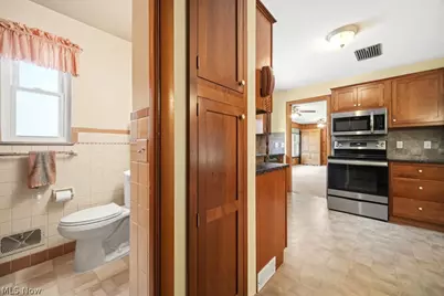 7988 Wright Road, Grandview Heights, OH 44147 - Photo 17