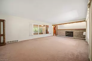 7988 Wright Rd, Grandview Heights, OH 44147 - Photo 9